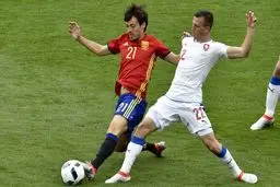 ناکامی مهاجمان اسپانیا در نیمه نخست