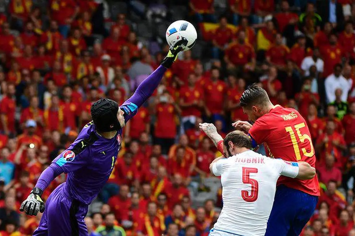 برتری ماتادورها با ضربه سر پیکه