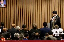 جمعی از استادان و اعضای جامعه‌ دانشگاهی کشور میهمان ضیافت افطار رهبر انقلاب