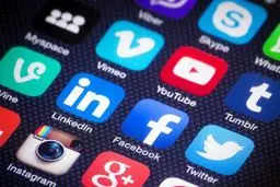 امنیت، فرهنگ و حریم خصوصی خانواده‌های ما در دست سرویس‌های خارجی