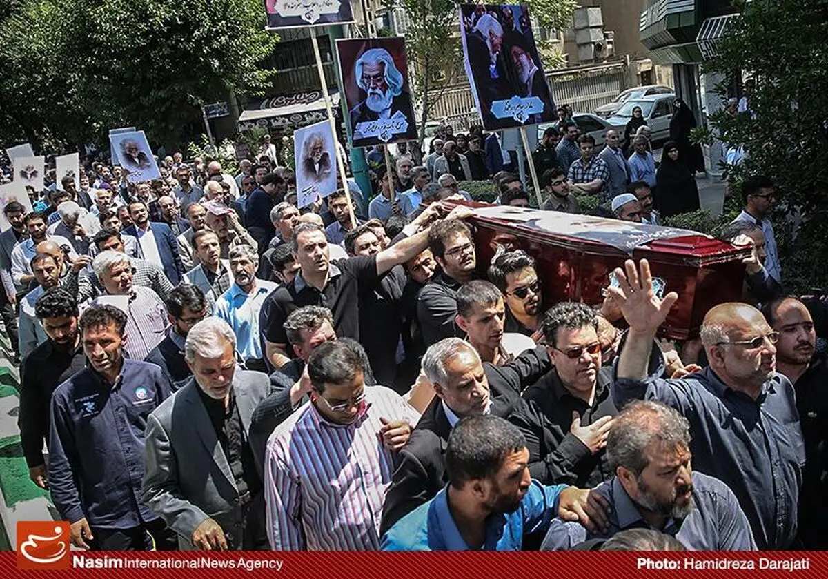 پیکر استاد حمید سبزواری پدر شعر انقلاب دقایقی پیش در مشهدمقدس تشییع شد