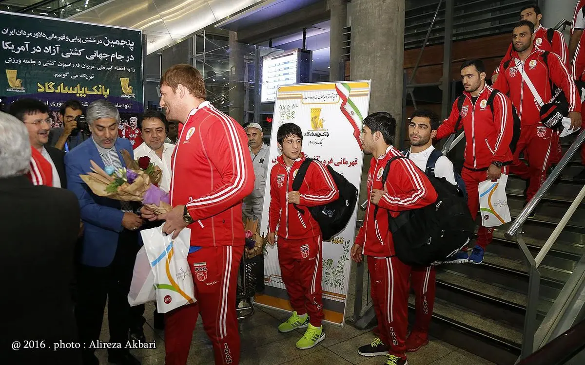 قهرمانان تیم ملی کشتی آزاد به کشور بازگشتند