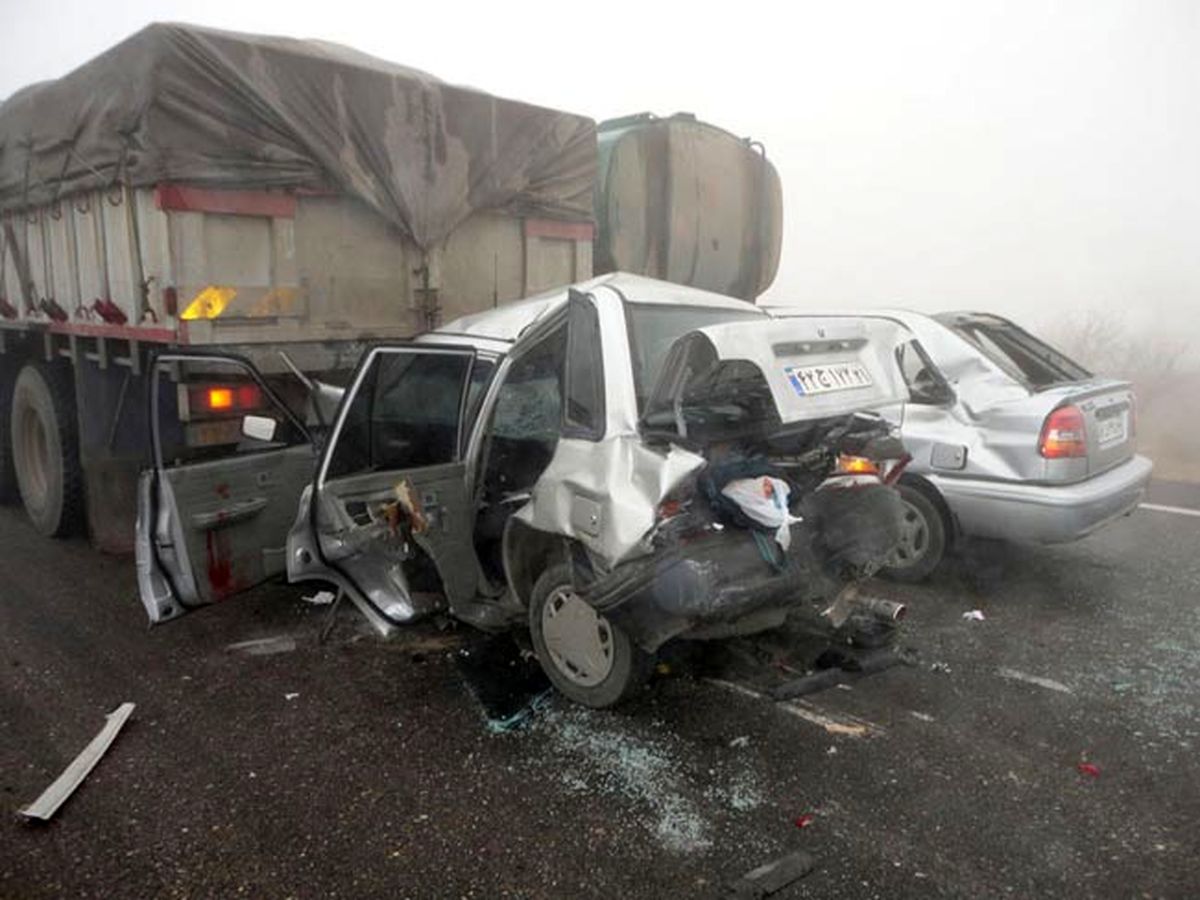 تصادف زنجیره‌ای ۱۲ خودرو در محور تهران- فیروزکوه