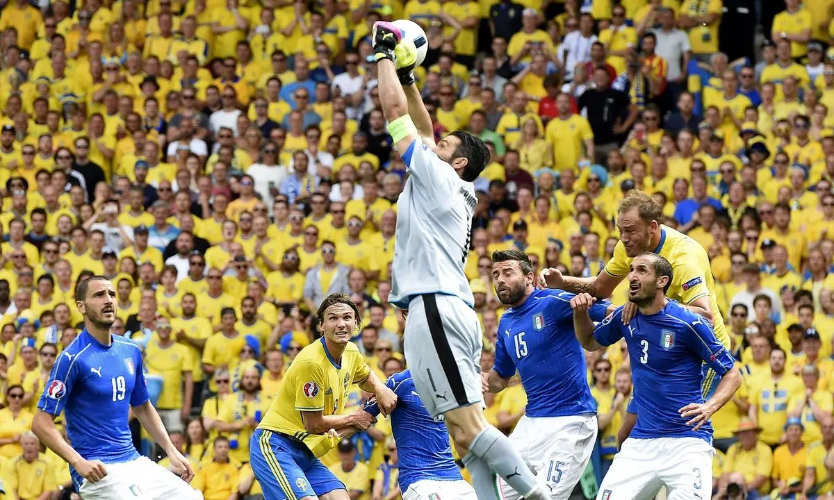 برتری لاجوردی‌پوشان برابر یاران زلاتان در دقایق پایانی/ صعود ایتالیا قطعی شد