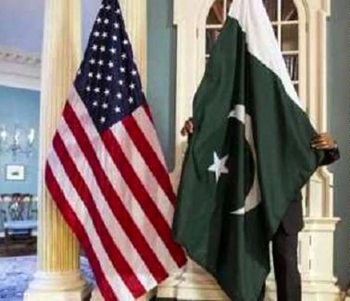 پاکستان باید طالبان و شبکه حقانی را تحت فشار قرار دهد