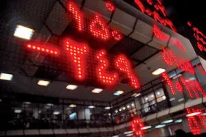 فعالان بازار احساس خطر کرده و پول خود را از بازار خارج کردند/ اوضاع بازار بهتر نمی‌شود