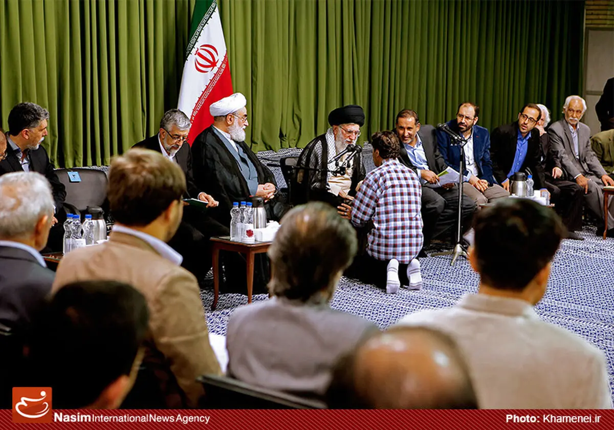 کاردانی: هر کس مدافع می‌شود محکم‌ترین شعری / از باده این شعر می‌نوشند جامی‌ها