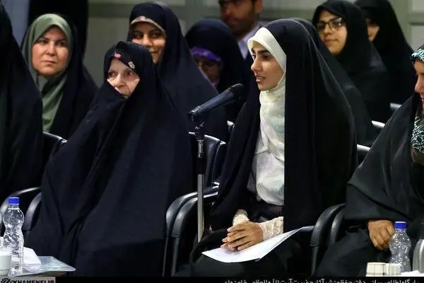 آرزوی پدر شهیدم را دیشب برآورده کردم/ آفرین‌های رهبری به شعرم قوت قلب بود