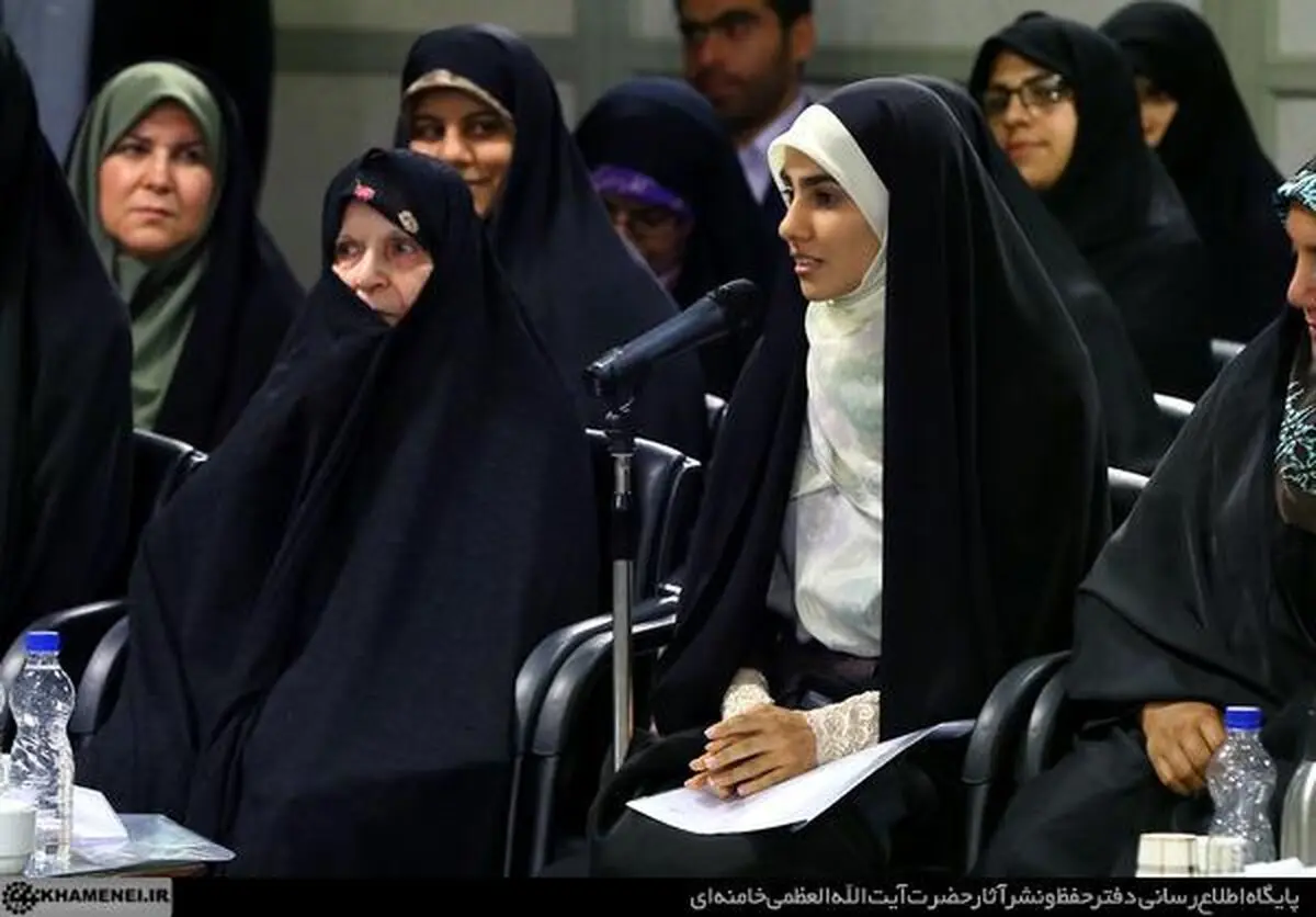 آرزوی پدر شهیدم را دیشب برآورده کردم/ آفرین‌های رهبری به شعرم قوت قلب بود