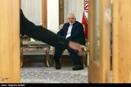نشست غیررسمی ظریف با نمایندگان رسانه‌ها و محققان فرانسوی