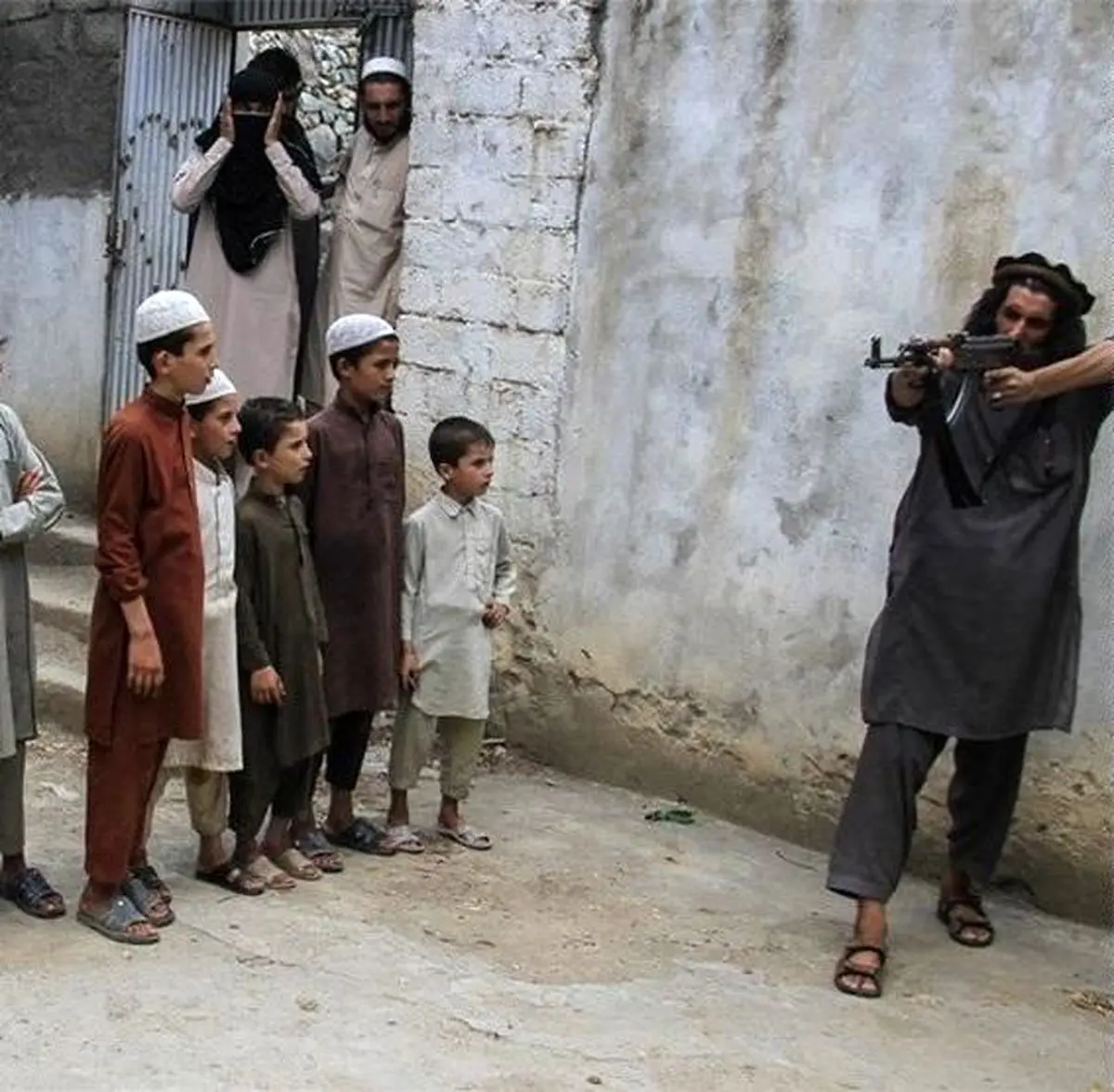 دولت افغانستان بودجه مدارس داعش را تامین می‌کند