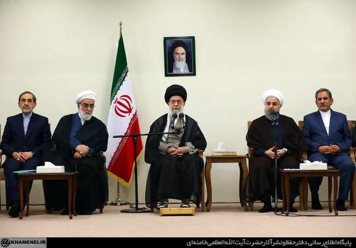 دولت باید با حقوق‌های نجومی قاطعانه برخورد کند