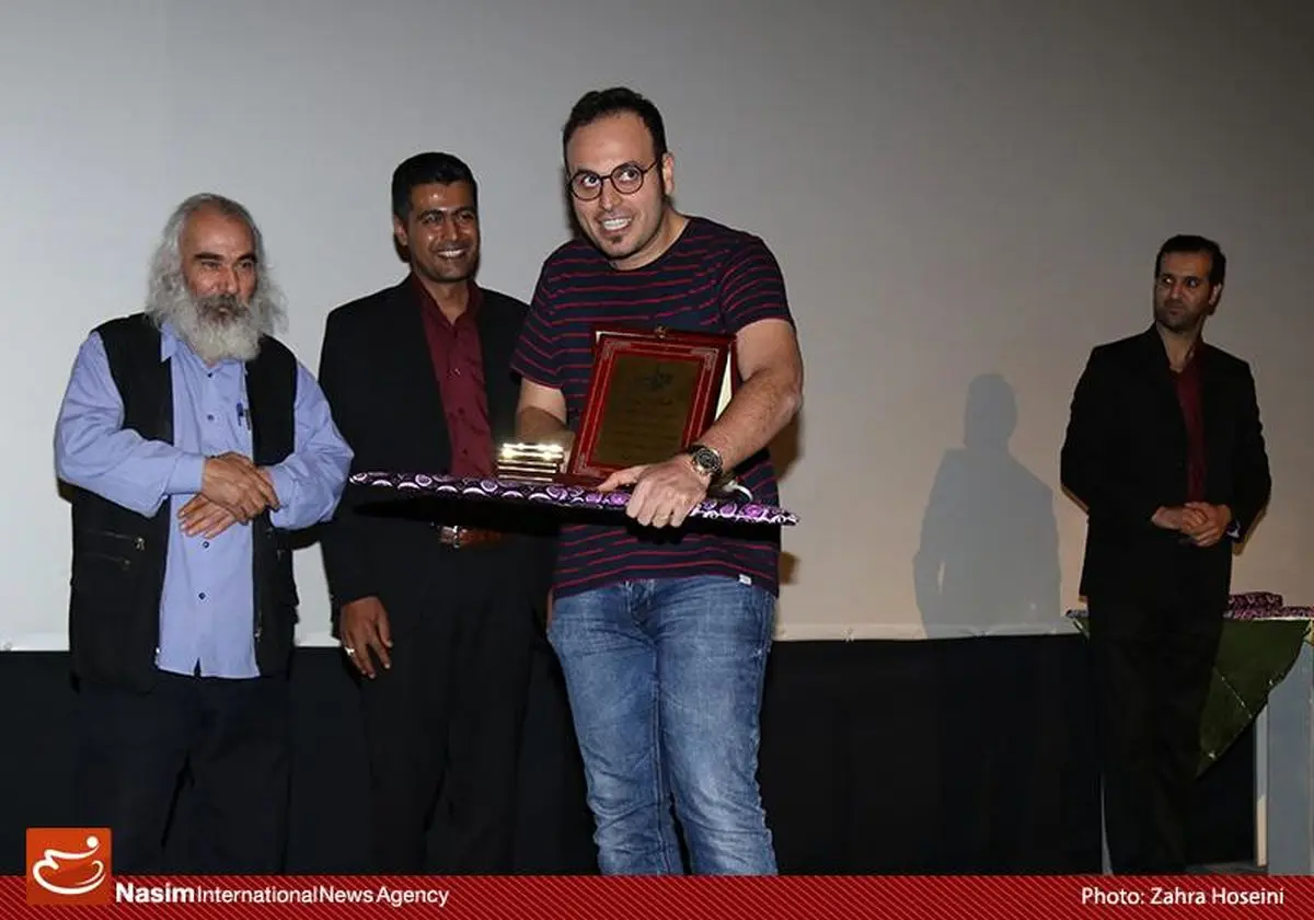 اکران خیریه فیلم "ایستاده در غبار"