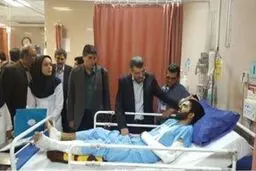 قائم مقام وزیر بهداشت از مجروحان حادثه جاده‌ای فارس عیادت کرد