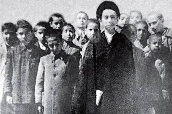تصویری از رهبر انقلاب در کلاس ششم ابتدایی