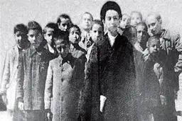 تصویری از رهبر انقلاب در کلاس ششم ابتدایی