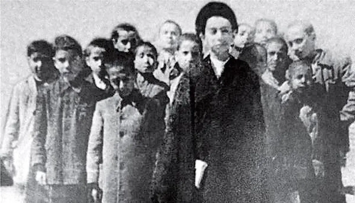 تصویری از رهبر انقلاب در کلاس ششم ابتدایی