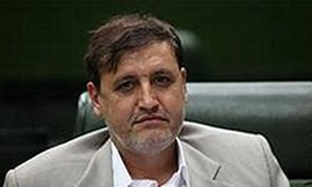 دولت بجای خرید هواپیماهای تشریفاتی به بازسازی ناوگان ریلی و جاده‌ای بپردازد