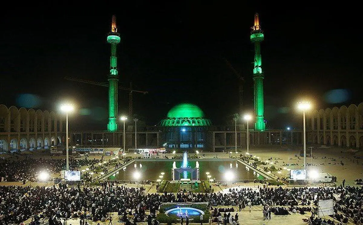 طنین نوای "الهی العفو" در نخستین شب از لیالی قدر در مصلای امام خمینی(ره)