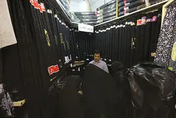 خطر ورشکستگی ۵۰۰ کارگاه تولیدی در ایران با آغاز تولید چادر مشکی در چین