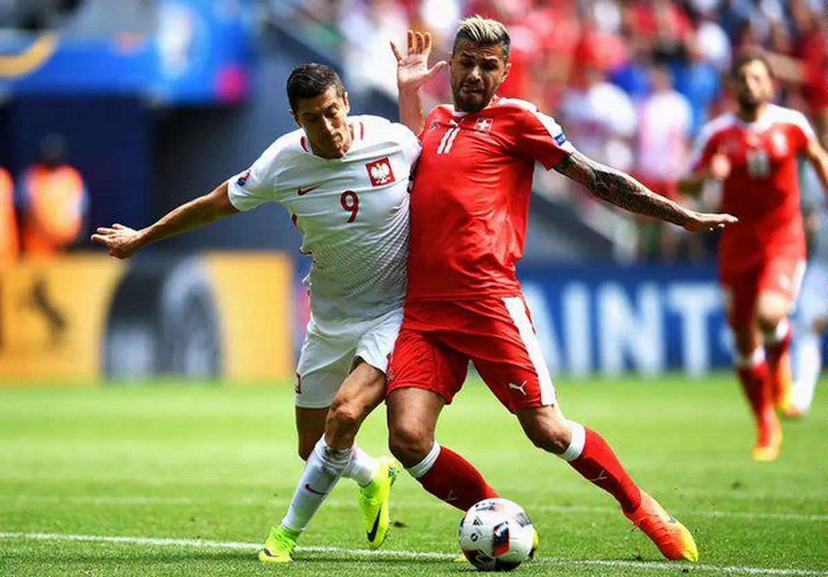 لهستان در نیمه نخست از سد سوئیس گذشت