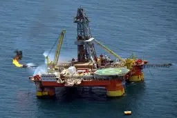 اخراج نیروهای ایرانی و استخدام انگلیسی‌ها در تنها سکوی نیمه‌شناور کشور!