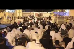 ادامه تحصن بحرینی‌ها درمقابل منزل شیخ عیسی قاسم + عکس