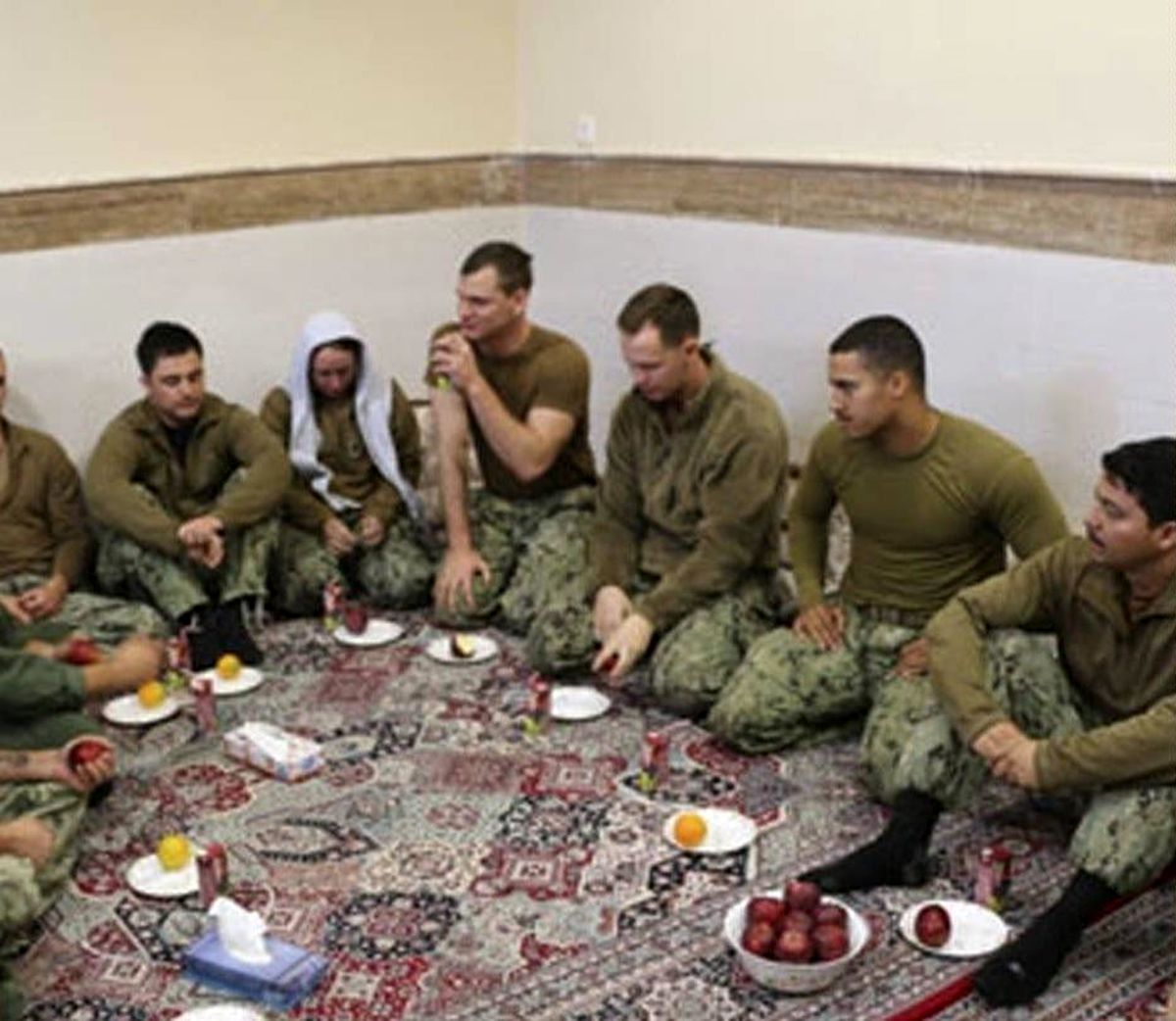 توبیخ ۹ نفر از ملوانان آمریکایی دستگیر شده توسط ایران