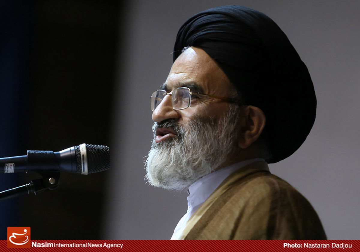 آمریکا به دنبال نابودی ایران است و با مذاکره و لبخند راضی نمی‌شود