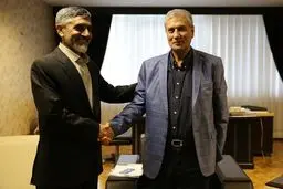 وزارت رفاه فکری برای درمان معتادان بی‌بضاعت کند