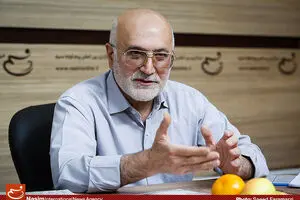 انصاری: دولت در کاهش نرخ سود بانکی شکست می خورد/ کاهش نرخ سود بانکی هم نمی‌تواند نقدینگی را از بانکها خارج کند