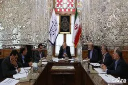 نشست بررسی حقوق‌های نامتعارف با حضور رئیس مجلس برگزار شد