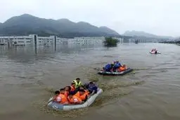 ادامه باران شدید در چین ۵۰ کشته و ۱۲ مفقود بر جا گذاشت
