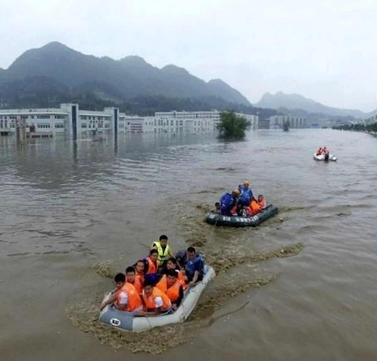 ادامه باران شدید در چین ۵۰ کشته و ۱۲ مفقود بر جا گذاشت