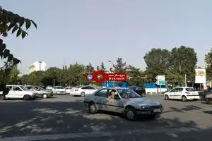 عکس خبری :: بر هم ریختن نظم ترافیکی در اثر قطع برق و خاموش شدن چراغ‌های راهنمایی