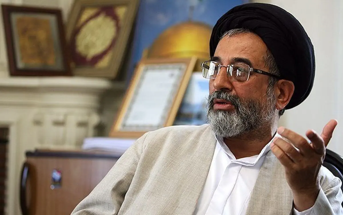 احمدی نژاد یک مهره سوخته سیاسی است/ روحانی، احمدی نژاد را رقیب خود نمی‌داند