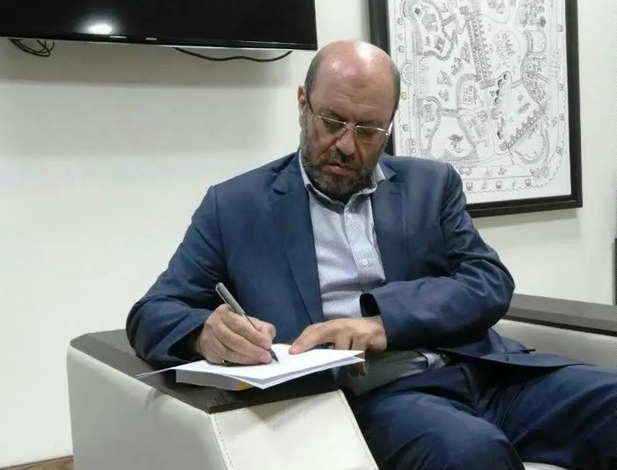 وزیر دفاع در یادداشتی تولید فیلم "ایستاده در غبار" را ستود + متن