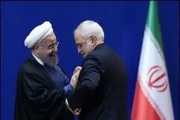 برجام یک ساله شد؛ کلاهتان را بالاتر بگذارید