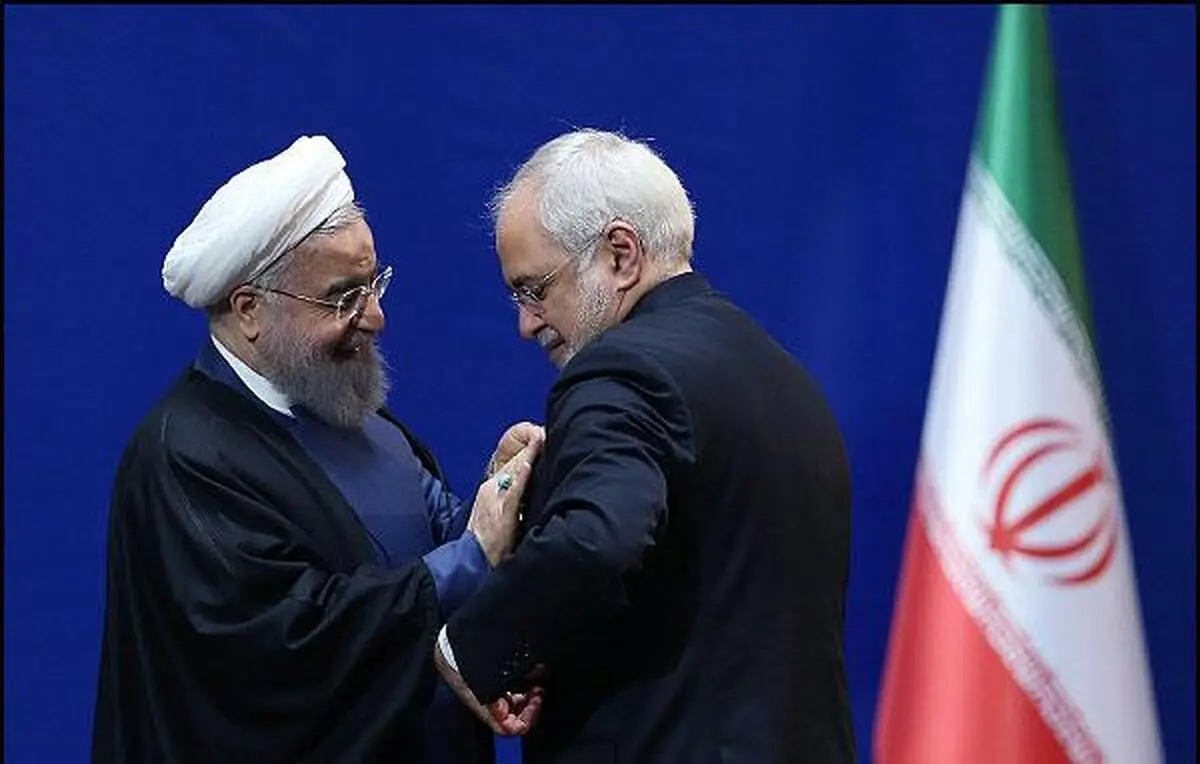برجام یک ساله شد؛ کلاهتان را بالاتر بگذارید