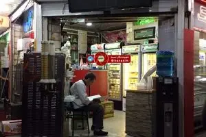 عکس خبری :: کسب و کار با رایحه تلاوت قرآن در ماه رمضان