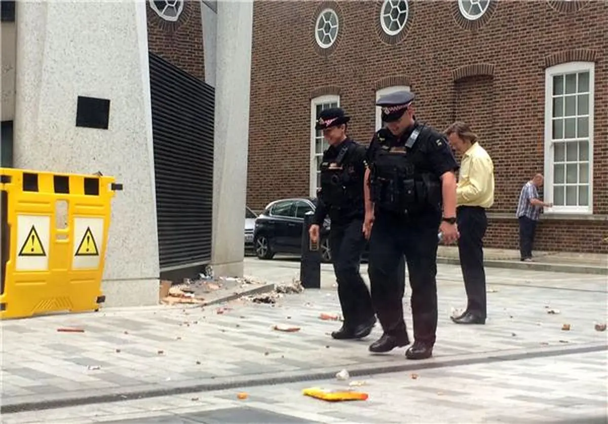 انفجار کنترل‌شده یک بسته مشکوک در متروی لندن