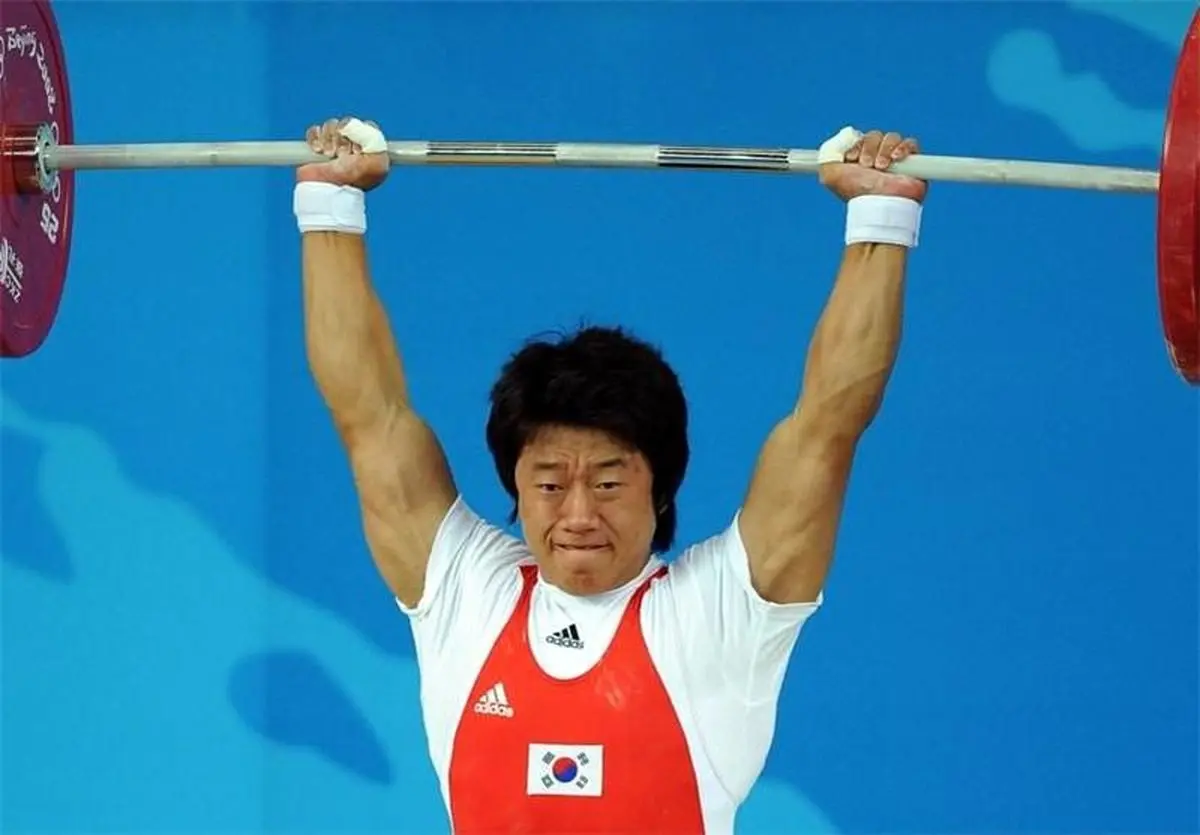 قهرمان وزنه‌برداری المپیک ۲۰۰۸ از حضور در المپیک ۲۰۱۶ ریو محروم شد