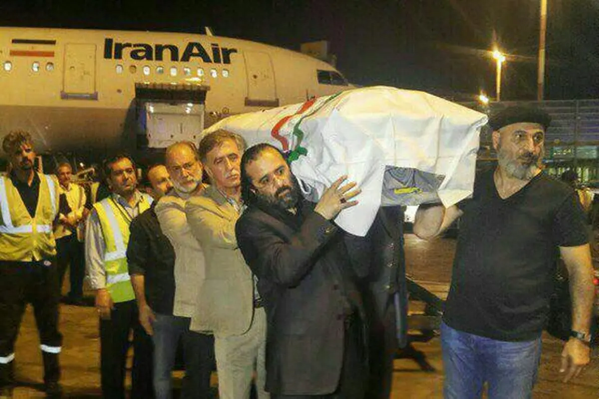پیکر عباس کیارستمی شب گذشته به تهران رسید + تصاویر