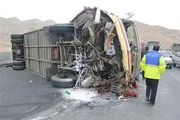 واژگونی اتوبوس ۲ کشته و ۱۲ مصدوم برجای گذاشت