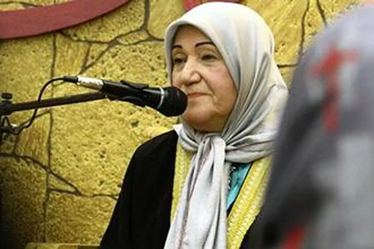 پیکر مهدیه الهی قمشه‌ای از تالار وحدت تشییع می شود