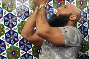 عکس خبری :: ابوعزرائیل در حرم مطهر رضوی