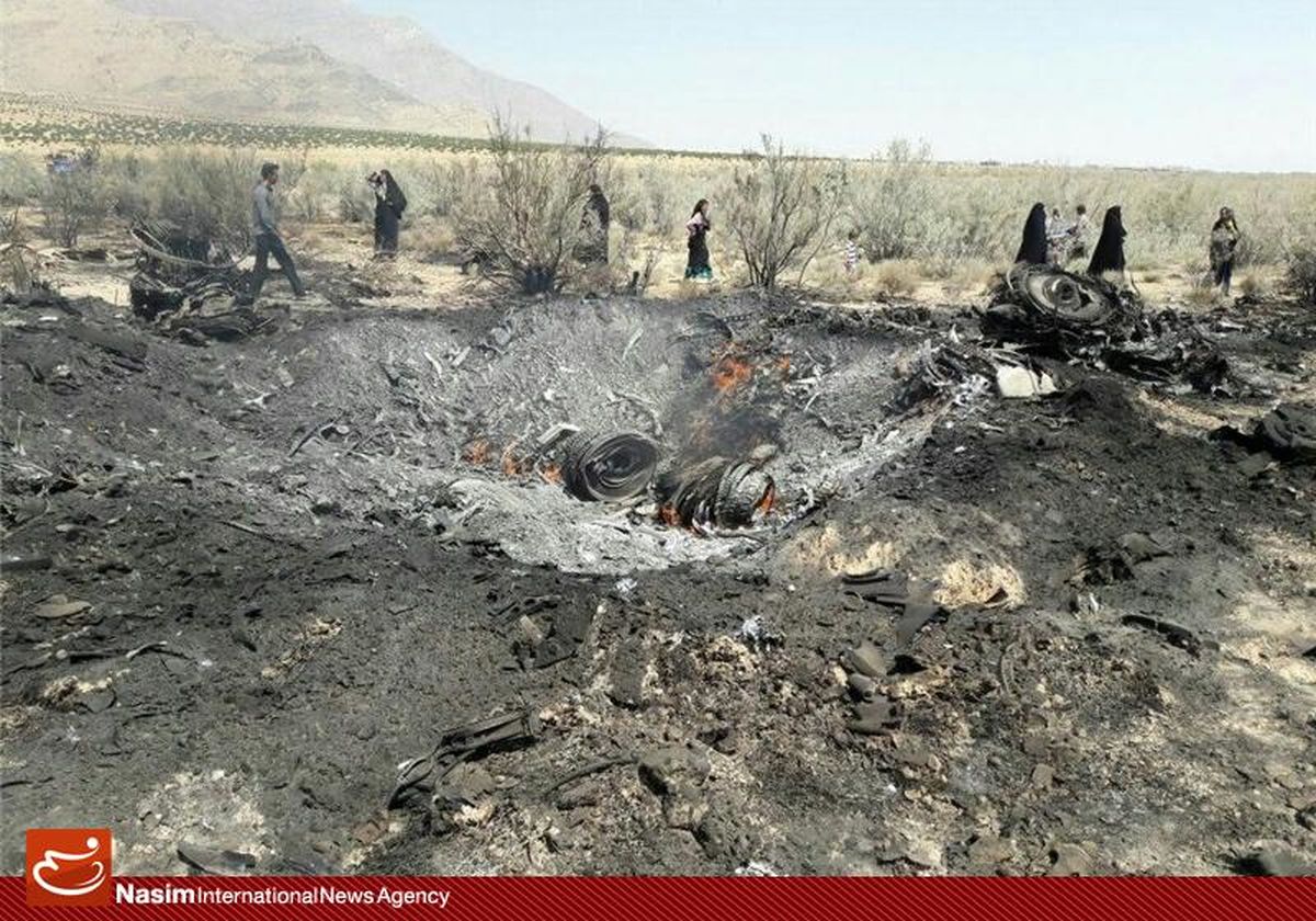 اولین تصاویر از محل سقوط جنگنده ارتش در حوالی دریاچه بختگان