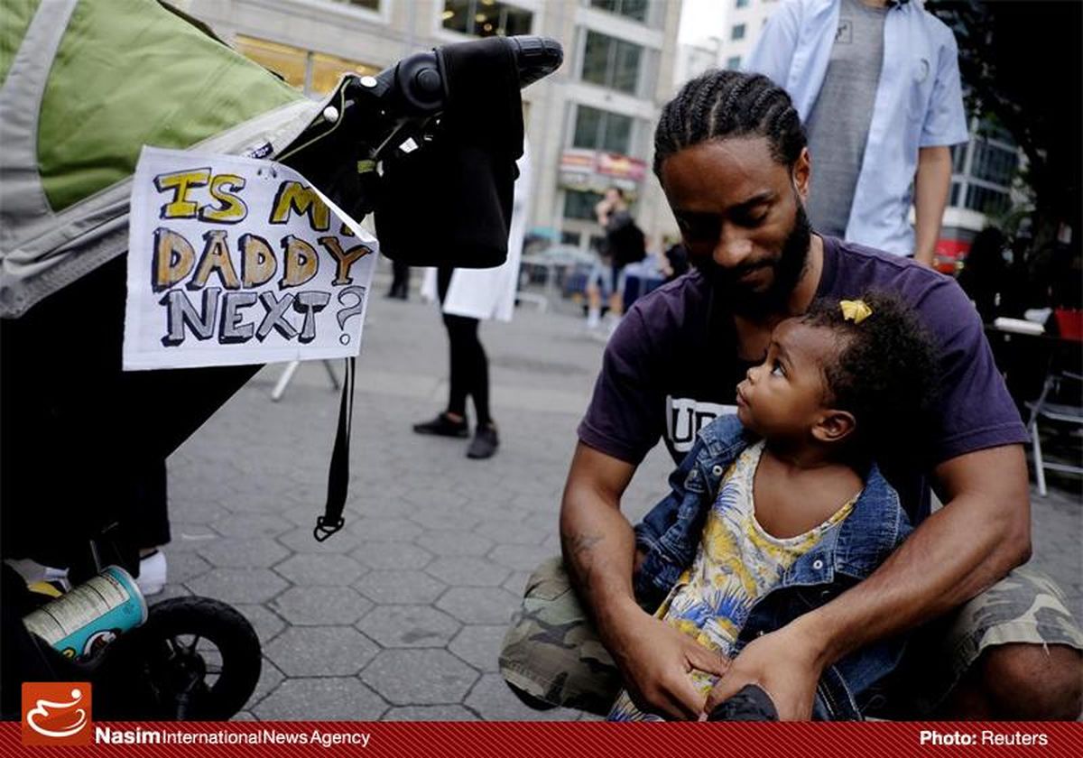 تظاهرات در منهتن نیویورک در اعتراض به کشتارهای اخیر سیاهپوستان توسط پلیس آمریکا