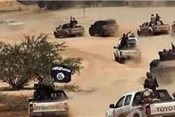 فرار داعشی‌ها با ۱۶۰ خودرو از موصل به سوریه