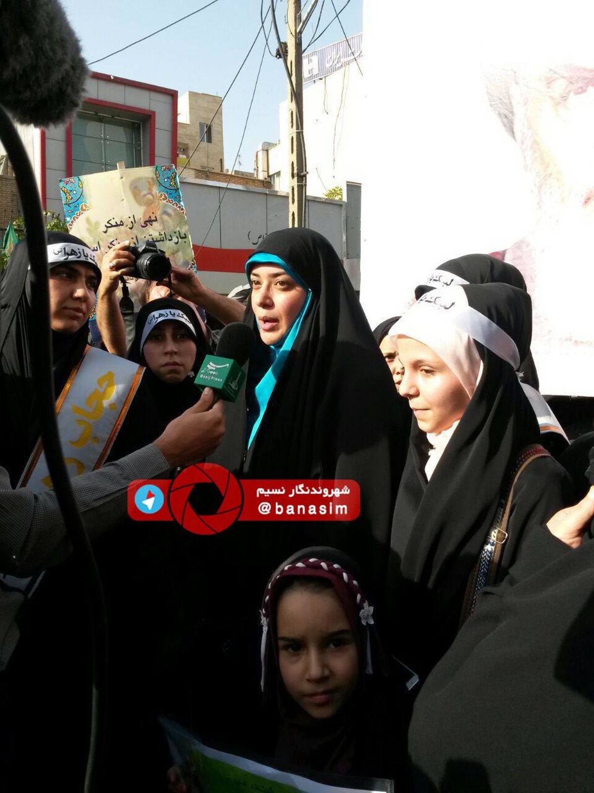 عکس خبری :: تجمع عفاف و حجاب در میدان جمهوری تهران
